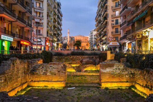 Read more about the article Πλατεία Ναυαρίνου. Το ανοιχτό μουσείο της Θεσσαλονίκης!