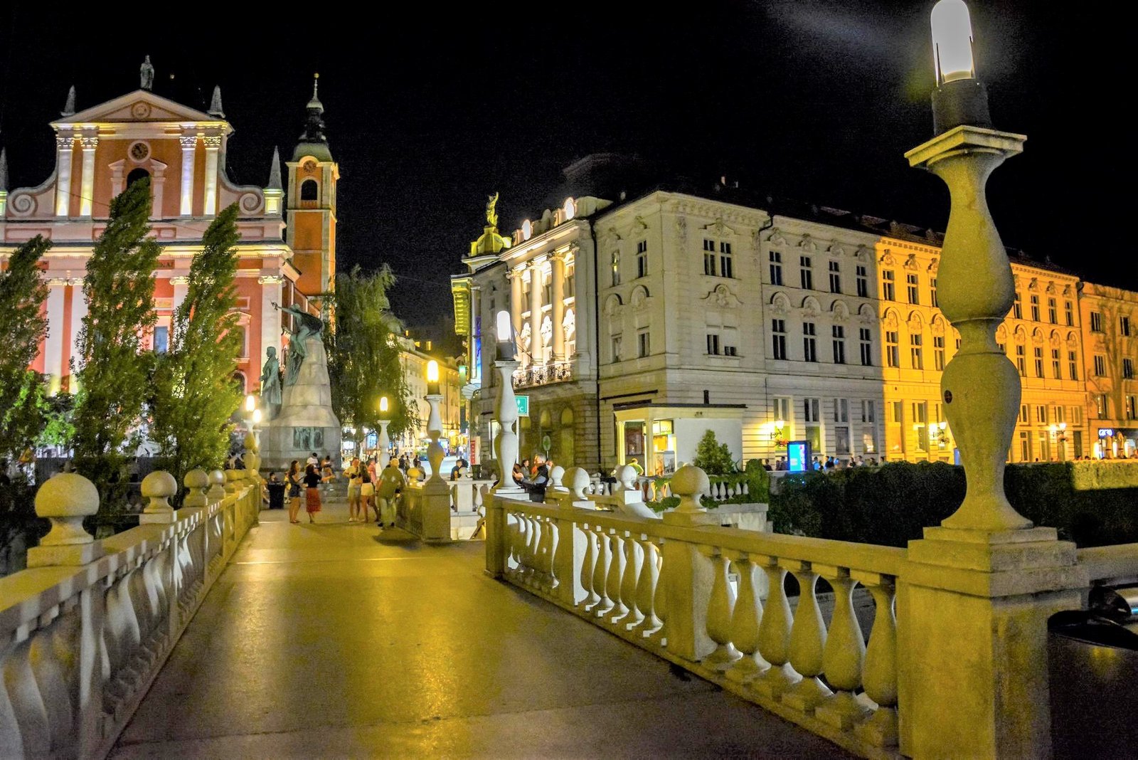 Read more about the article Νυχτερινός περίπατος στη Λιουμπλιάνα.<br>Μια μικρή κουκλίτσα αληθινή!</br>