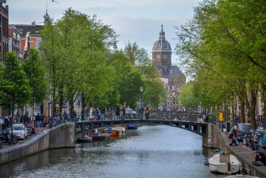 Read more about the article Άμστερνταμ!<br>Βόλτα στα κανάλια ανάμεσα στα λουλούδια!