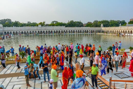 Read more about the article Gurudwara Bangla Sahib στην Ινδία.<br>Ιερό προσκύνημα-τουριστικό αξιοθέατο!