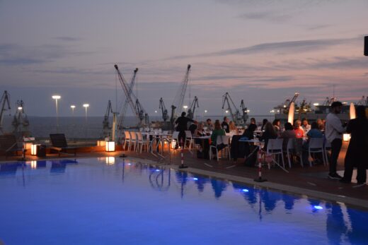 Read more about the article SkyBar The MET Hotel στη Θεσσαλονίκη!<br>Aφοπλιστικά ειδυλλιακό για τις καλοκαιρινές ημέρες και νύχτες σας!