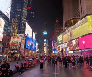 Times Square στη Νέα Υόρκη!<br>Η πλατεία που μετατρέπει τη νύχτα σε ημέρα !