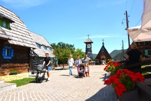 Read more about the article Drvengrad στη Σερβία<br>Το παραμυθένιο χωριό του Κουστουρίτσα !