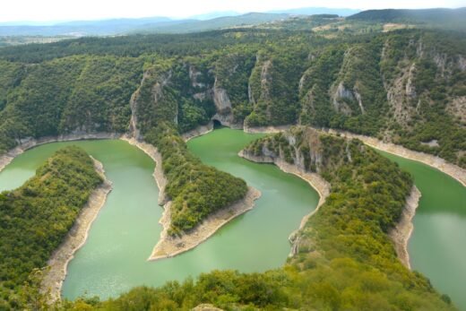 Read more about the article Ποταμός Uvac!<br>Το θαύμα της Σερβικής φύσης!