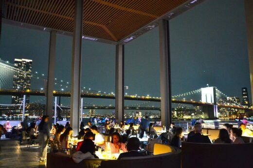 Read more about the article Στη γέφυρα του Μπρούκλιν.<br>Το ατσάλινο σύμβολο που ένωσε τη Νέα Υόρκη!