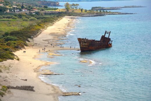 Read more about the article Ναυάγιο “Δημήτριος” στο Γύθειο.<br>Ο σκουριασμένος γίγαντας τουριστικό αξιοθέατο!