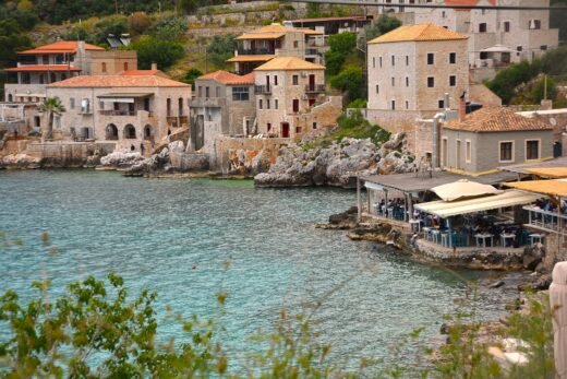 Read more about the article Λιμένι!<br>Το πέτρινο κόσμημα της Μάνης με τα γαλαζοπράσινα νερά !